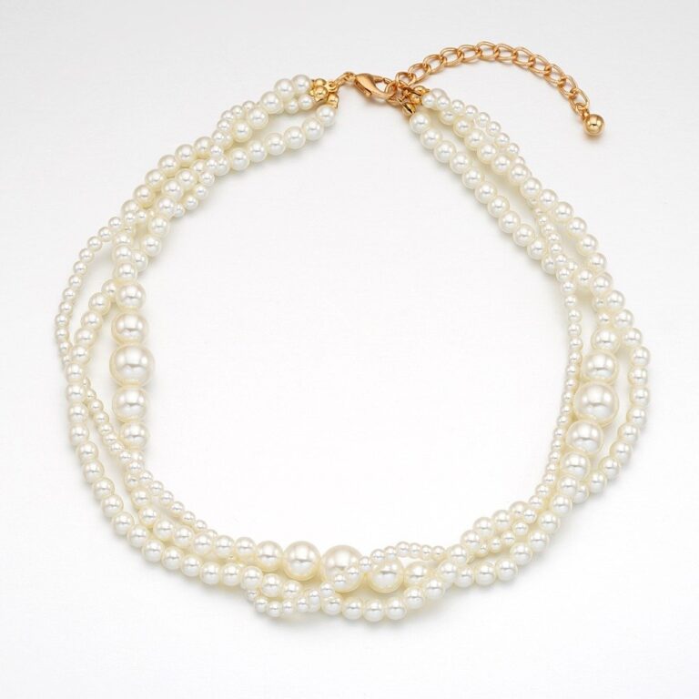 Celeste pearl necklace
