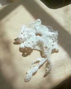 LACE DROP SCRUNCHIE