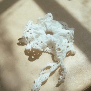 LACE DROP SCRUNCHIE