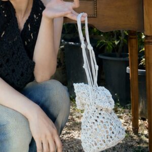 LACE BLOOM BUCKET BAG