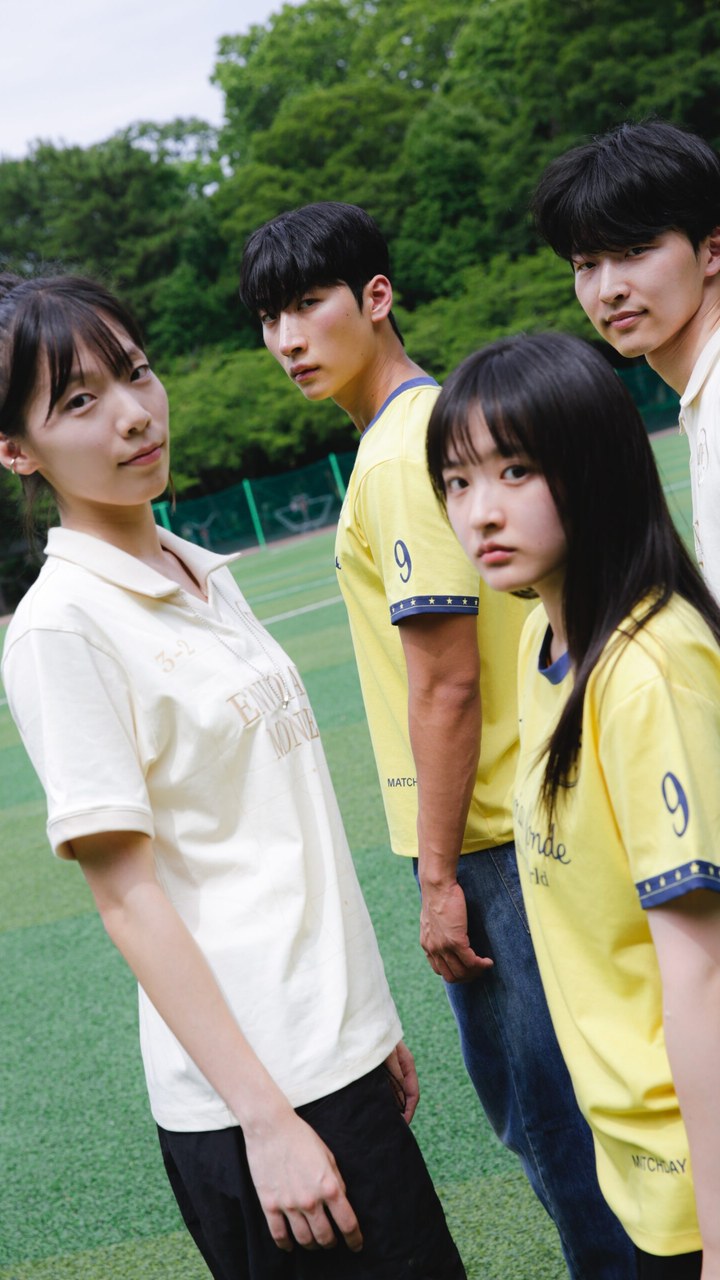 Envoi au Monde 26/27 home and away jerseys worn on a football pitch