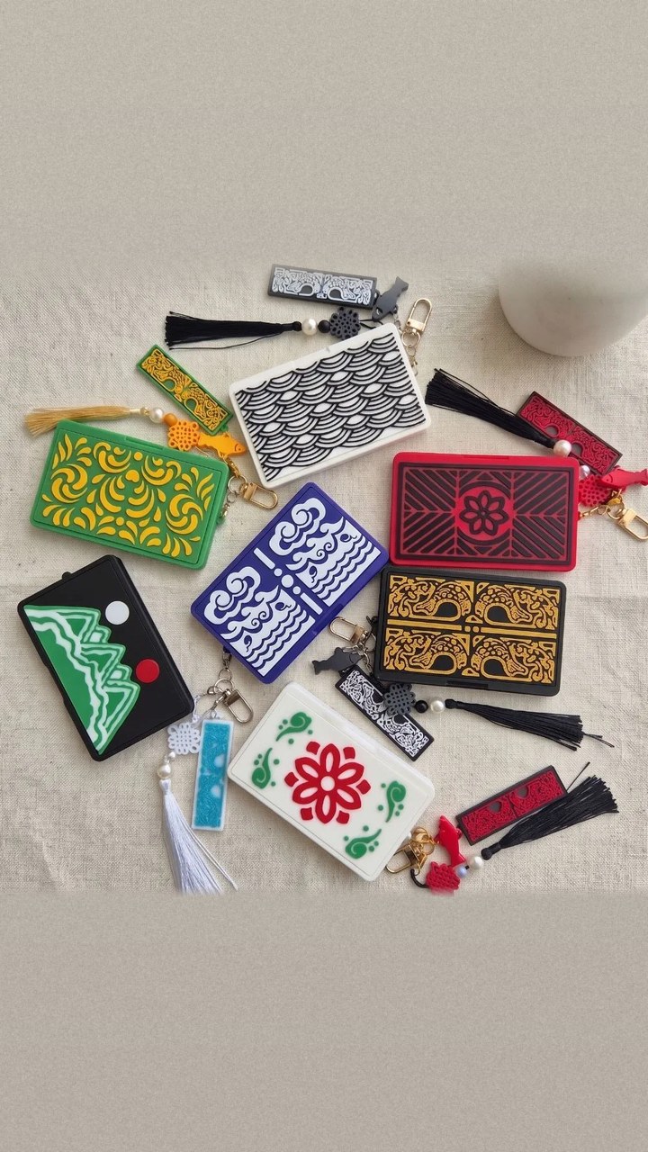 Miniminimi card wallets in Korean traditional patterns, with tassel charms